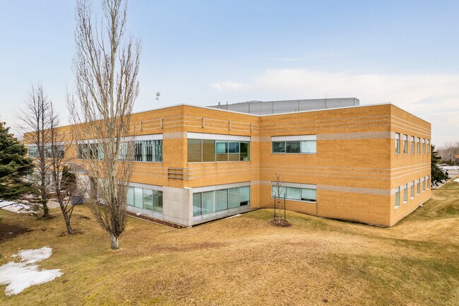 More details for 7210-7220 Rue Frederick-Banting, Saint-Laurent, QC - Office to Rent