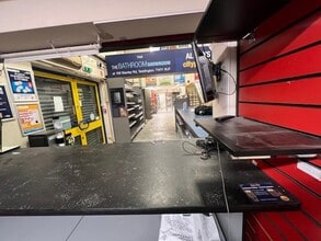 1 Park Rd, Hampton to rent Interior Photo- Image 2 of 5