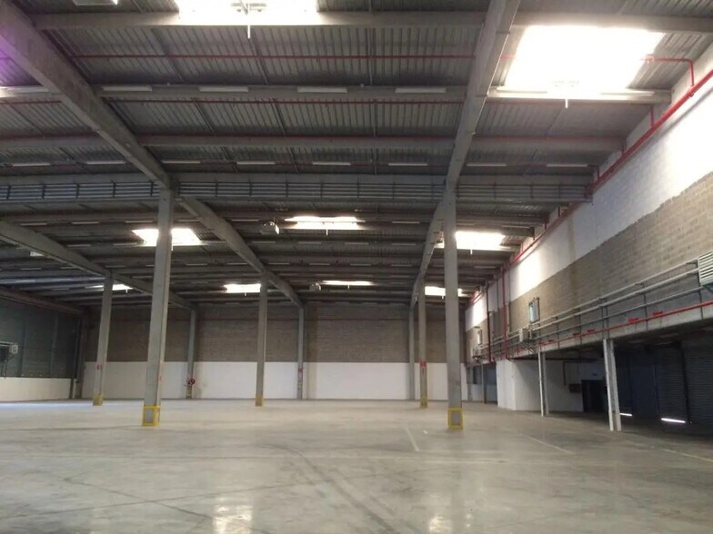 Industrial in SAINT-OUEN-L'AUMONE to rent - Building Photo - Image 3 of 6