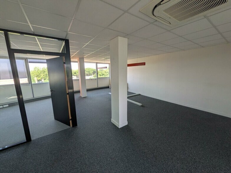 Office in Labège for sale - Interior Photo - Image 2 of 10