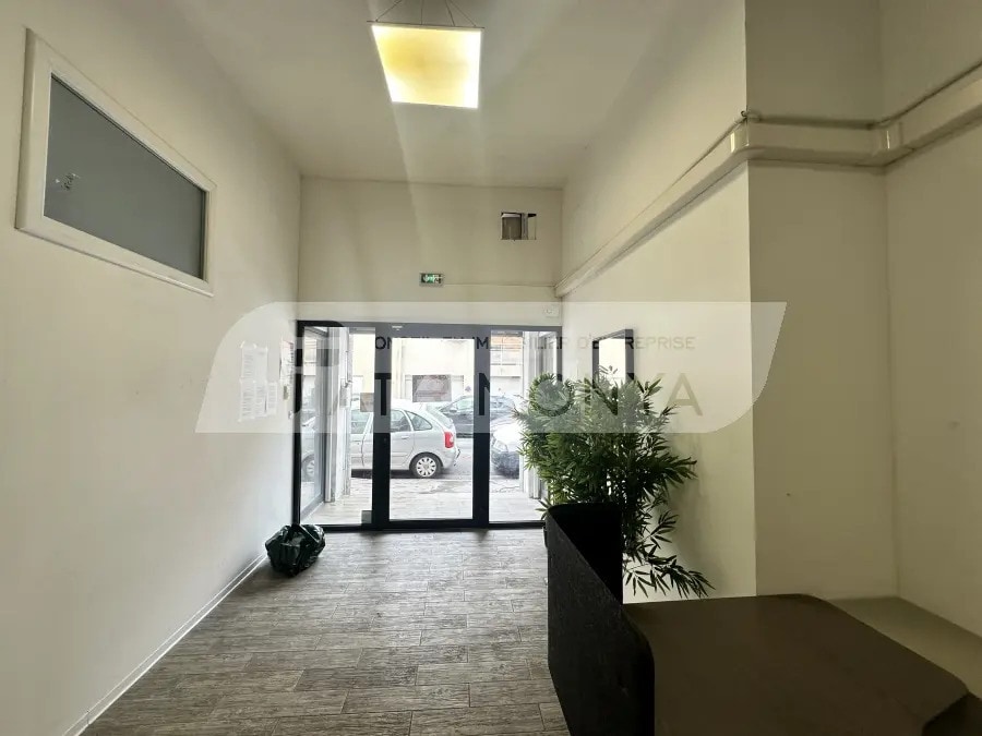 Office in Marseille for sale Interior Photo- Image 1 of 16