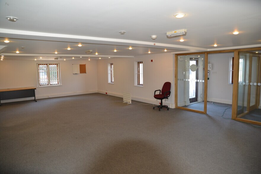 Appletree Rd, Banbury for rent - Building Photo - Image 2 of 5