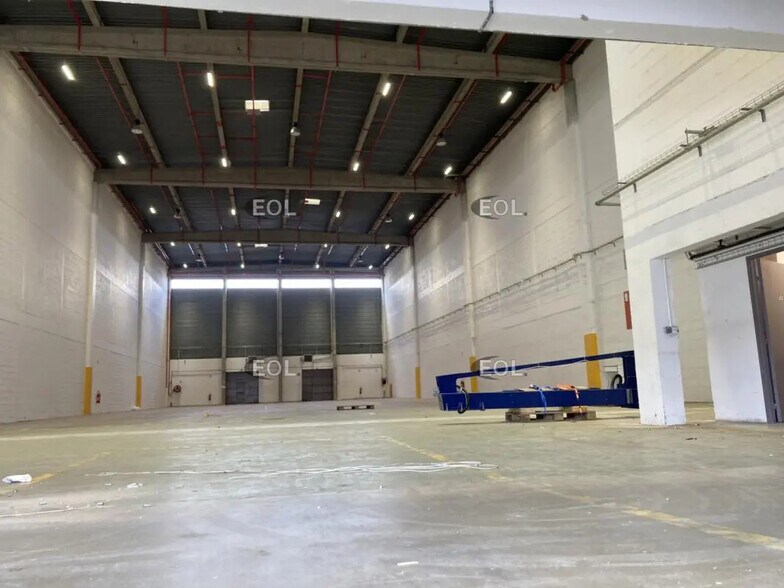 Industrial in Orly to rent - Building Photo - Image 1 of 19