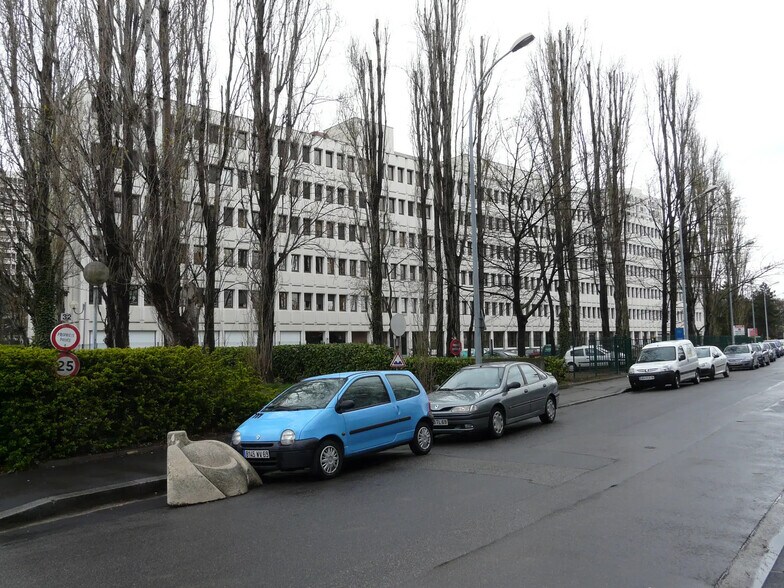 28 Rue De La Baïsse, Villeurbanne to rent - Building Photo - Image 2 of 14