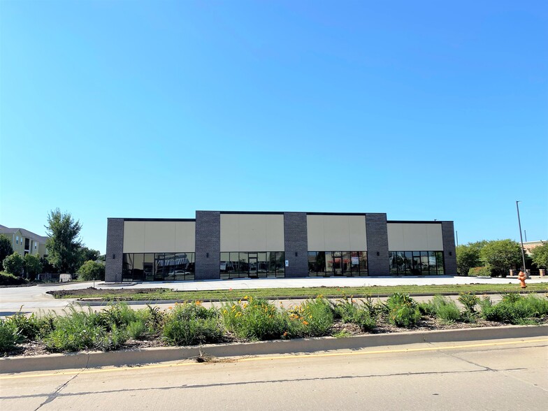 409 Town Center Blvd, Champaign, IL for sale - Building Photo - Image 1 of 2