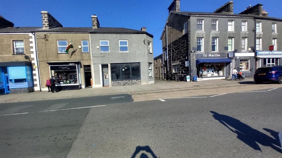 11-13 High St, Porthmadog for sale - Primary Photo - Image 1 of 1