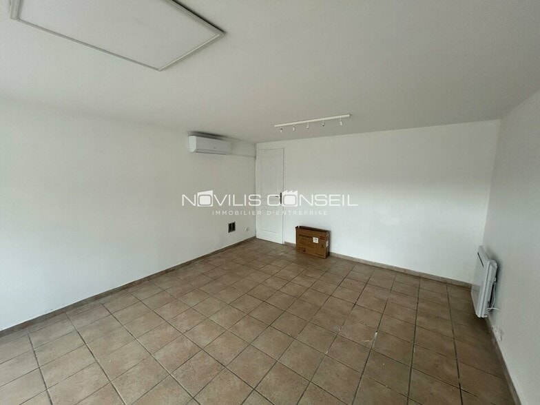 Retail in Gagnac-sur-Garonne to rent - Interior Photo - Image 2 of 3