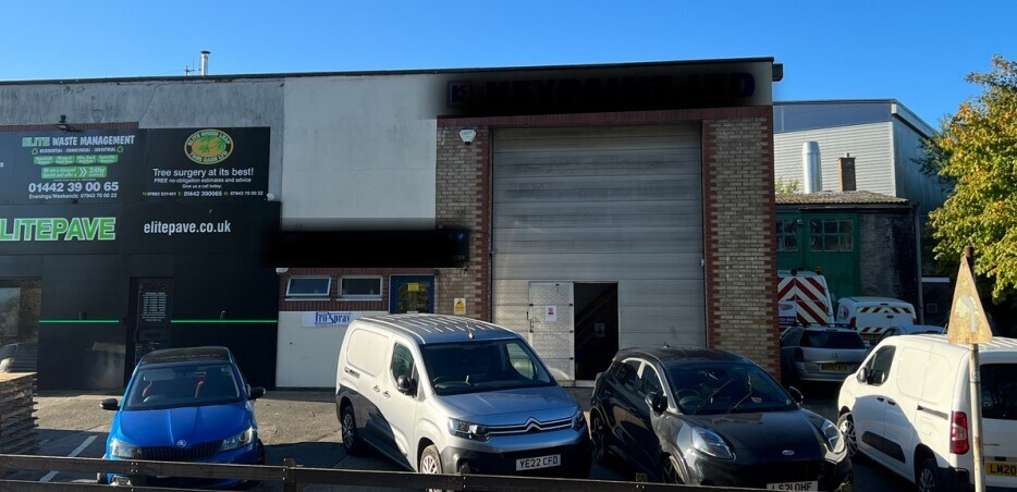 London Rd, Hemel Hempstead for sale Primary Photo- Image 1 of 1