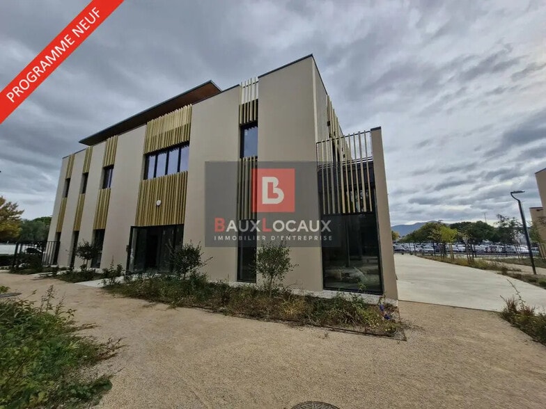 Office in Aubagne to rent - Building Photo - Image 2 of 9