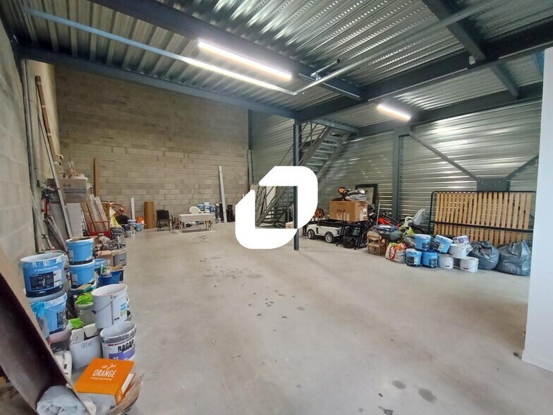 Light Industrial in Mions to rent - Building Photo - Image 2 of 15