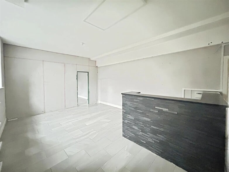 97 High St, Herne Bay to rent - Interior Photo - Image 2 of 11