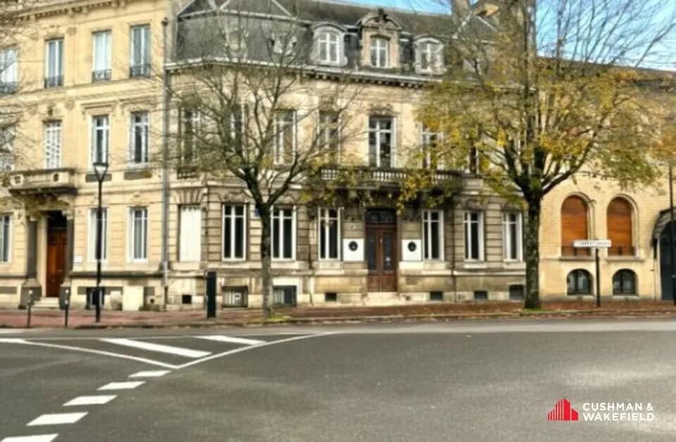Location Bureaux 433 m² - Photo 1