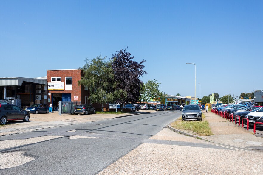 Building 1 70 South Rd, Hailsham for sale - Neighbourhood Photo - Image 3 of 3