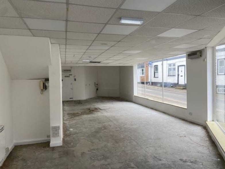 180 High St, Dorking to rent - Interior Photo - Image 3 of 3