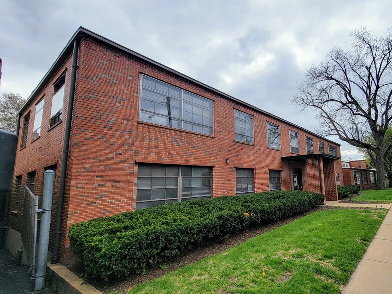 3622 Greenwood Blvd, Maplewood, MO for rent - Primary Photo - Image 1 of 5