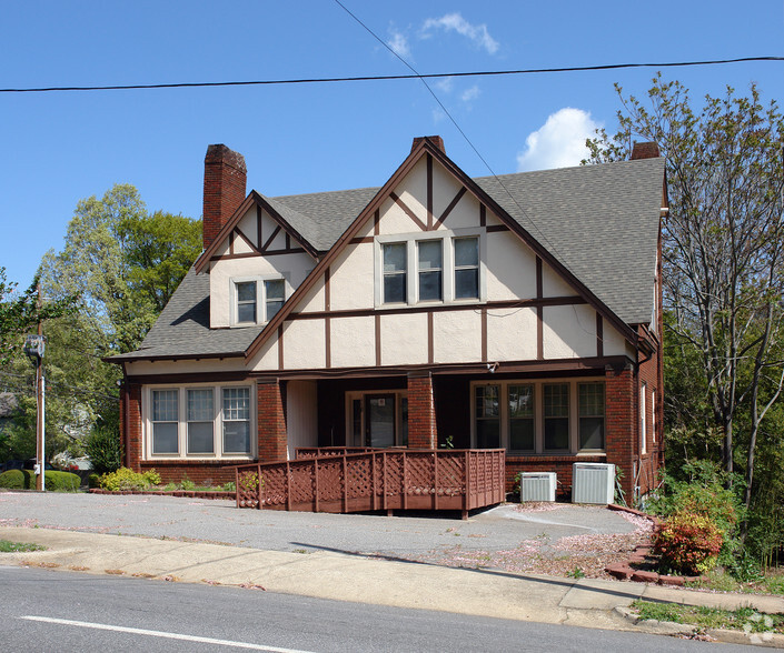 118 NW Third Ave, Hickory, NC for sale - Primary Photo - Image 1 of 3