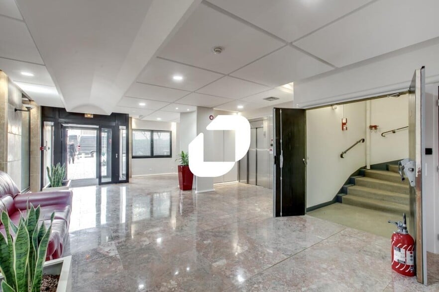 19 Rue De Sèvres, Boulogne-Billancourt to rent - Lobby - Image 2 of 14