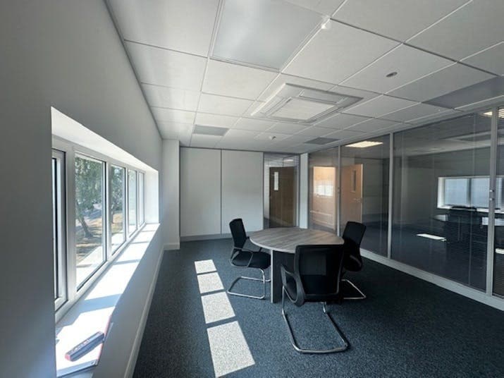 8-10 Airfield Way, Christchurch to rent - Building Photo - Image 2 of 5