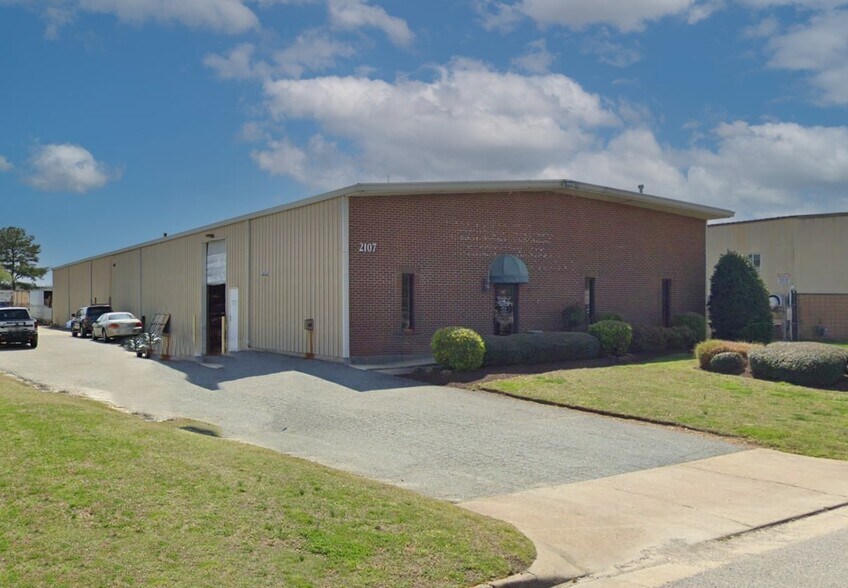 2107 Mingee Dr, Hampton, VA for sale - Building Photo - Image 1 of 1