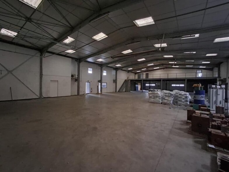 Light Industrial in CIVRIEUX-D'AZERGUES for sale - Interior Photo - Image 3 of 7