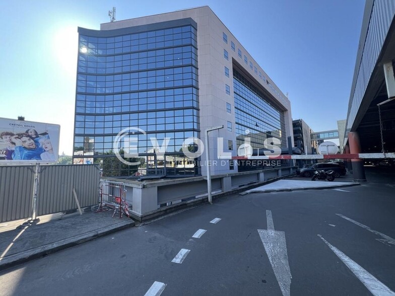 Office in Créteil to rent - Building Photo - Image 2 of 27