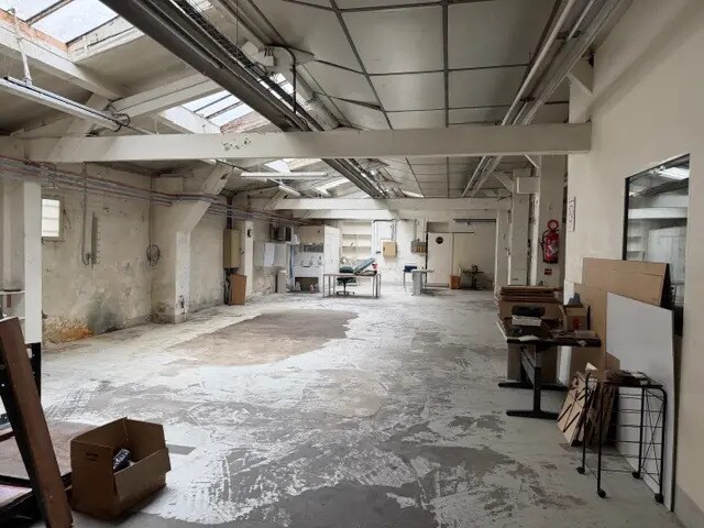 Retail in Paris to rent Interior Photo- Image 1 of 6