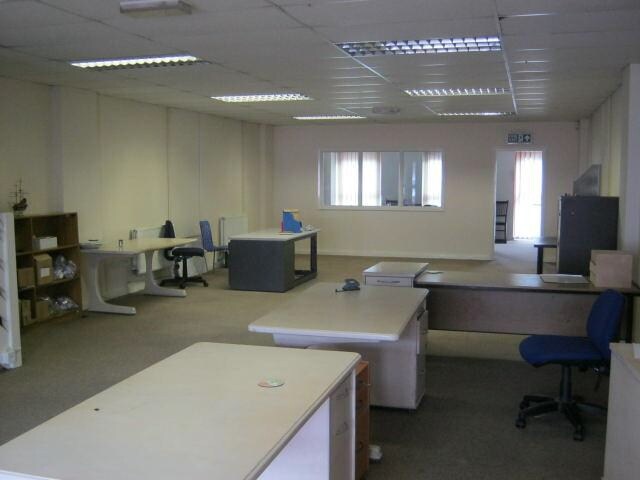 Cooper Rd, Thornbury for sale - Interior Photo - Image 2 of 20