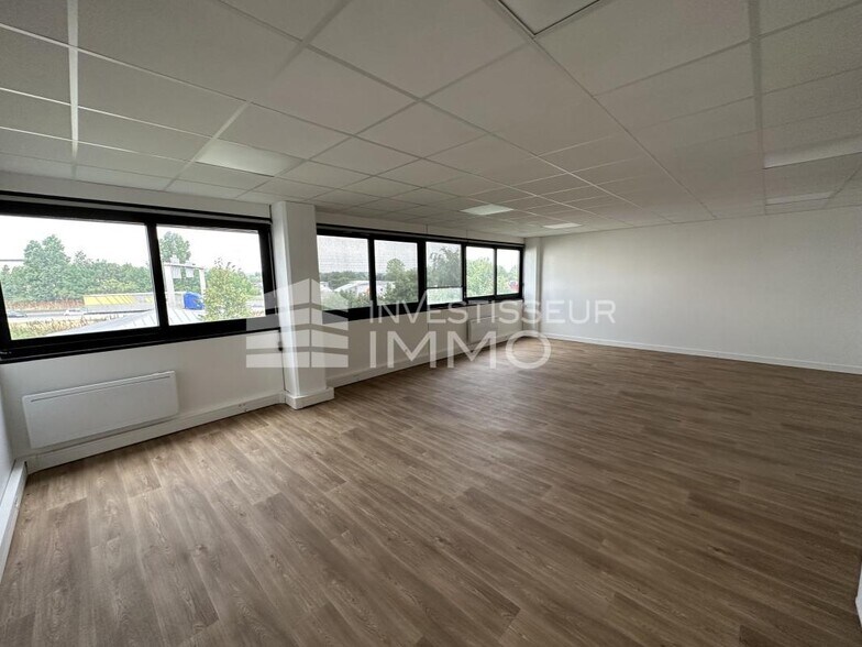 Office in Chilly Mazarin to rent - Interior Photo - Image 2 of 6