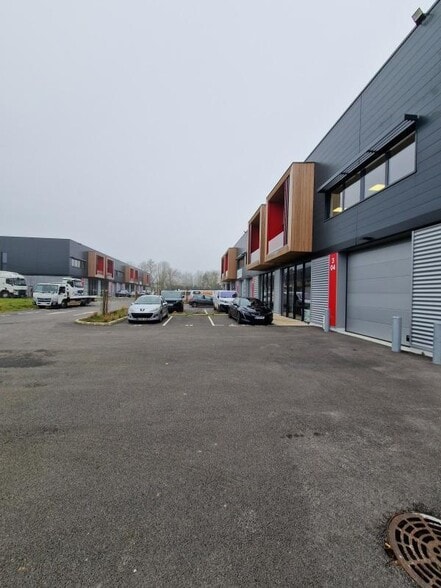 27 Avenue Du Gros Chene, Éragny to rent - Building Photo - Image 2 of 6