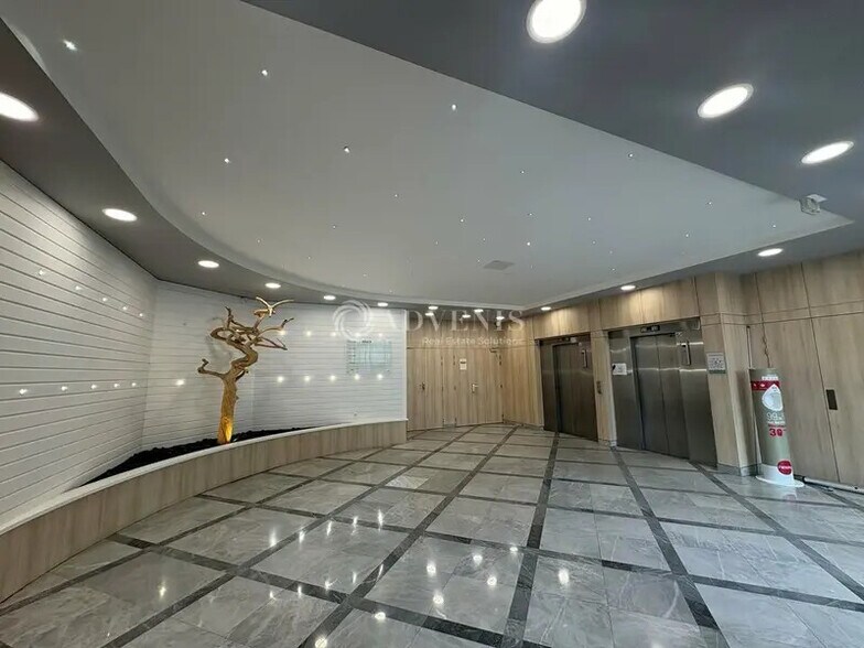 Office in Vélizy-Villacoublay to rent - Lobby - Image 3 of 6