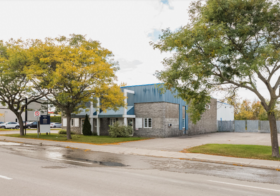 28-30 Boul De La Seigneurie E, Blainville, QC for sale Primary Photo- Image 1 of 11