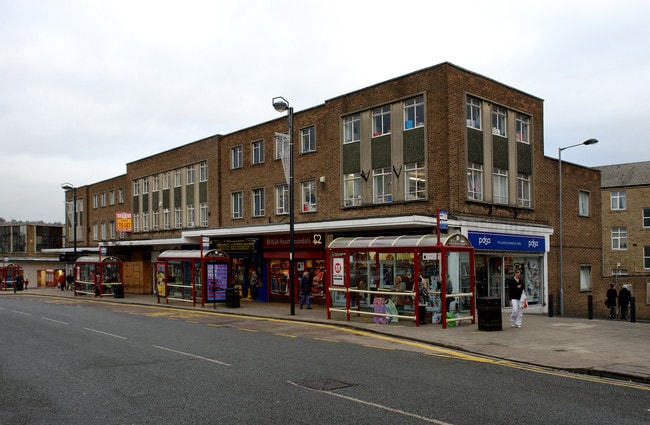More details for 3-4 Market Sq, Shipley - Retail to Rent