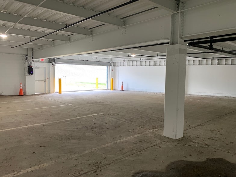 4315 Walney Rd, Chantilly, VA to rent - Interior Photo - Image 2 of 7