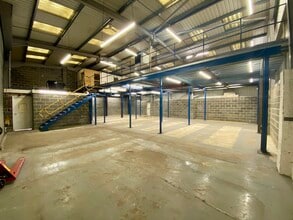 Sundon Park Rd, Luton to rent Interior Photo- Image 2 of 3