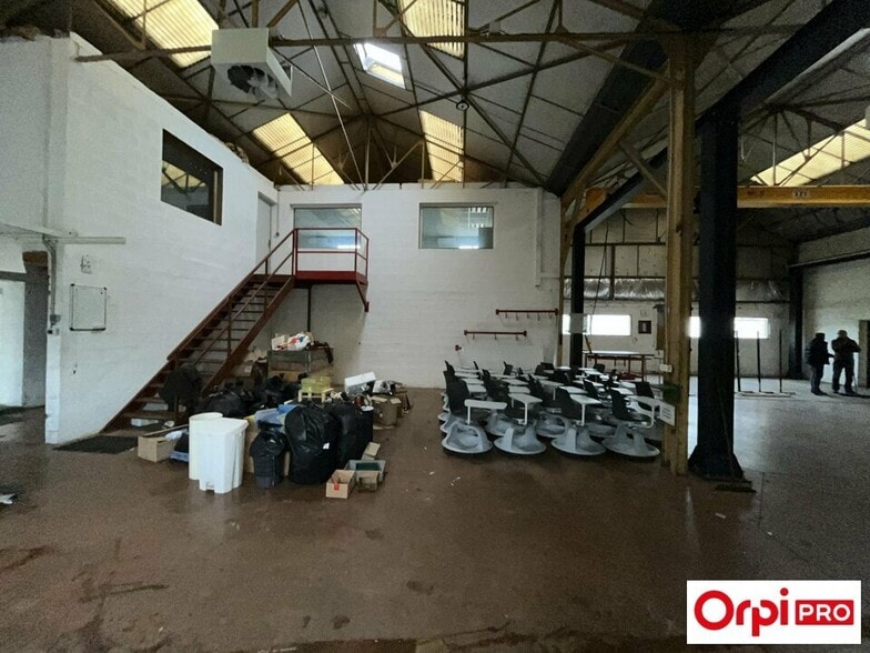 Light Industrial in SAINT-SYMPHORIEN-D'OZON to rent - Building Photo - Image 1 of 18
