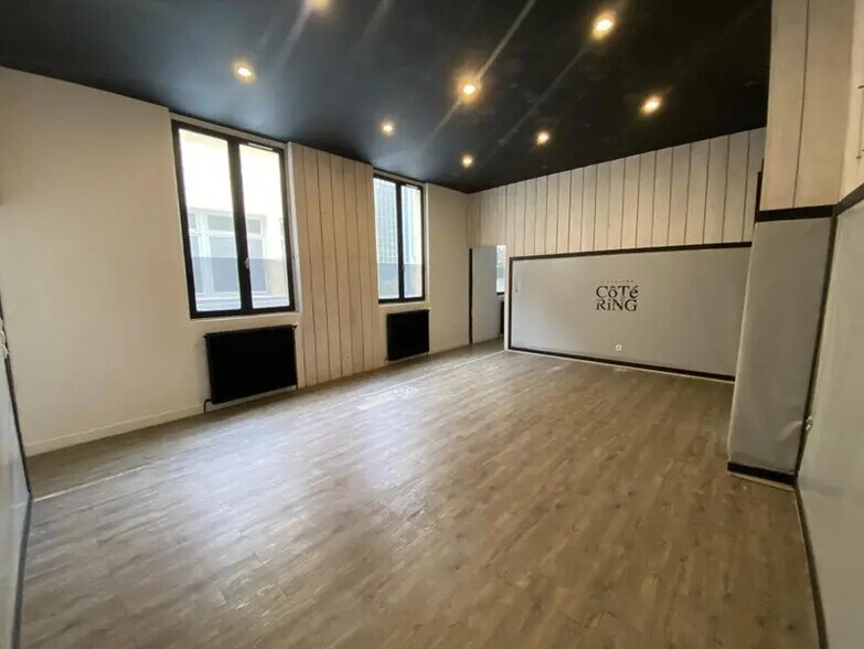 Office in Paris for sale - Interior Photo - Image 2 of 7