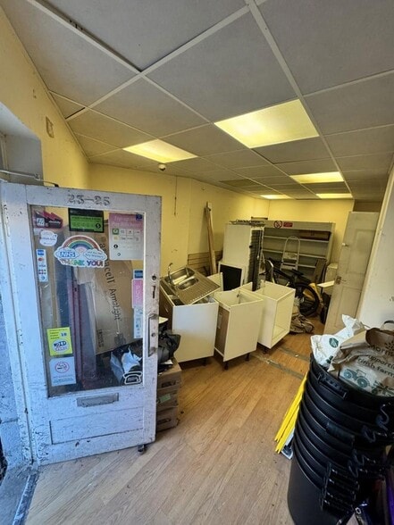 23-25 Mayfair Rd, Darlington for sale - Interior Photo - Image 2 of 4