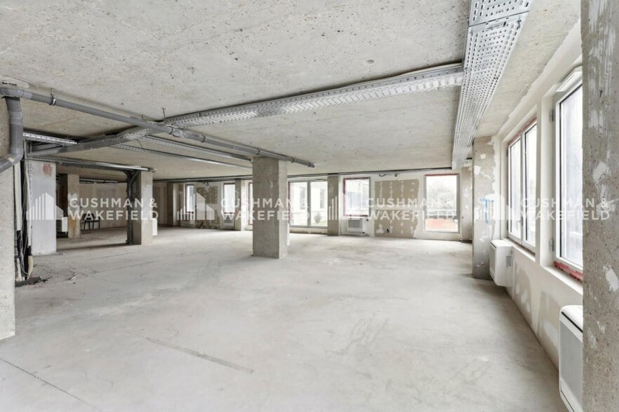 Office in Suresnes to rent - Building Photo - Image 3 of 15