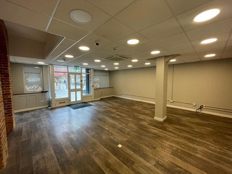 6-7 Queen St, Salisbury to rent - Building Photo - Image 3 of 3