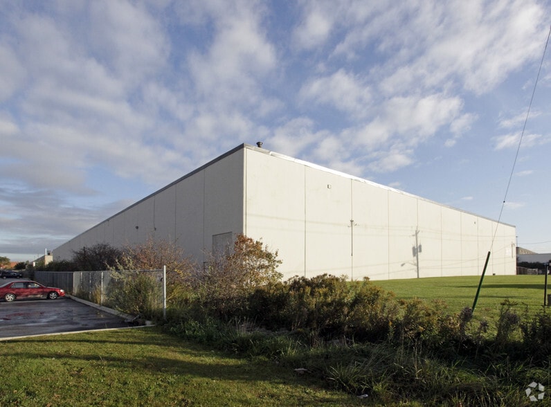 80 Ormont Dr, Toronto, ON to rent - Building Photo - Image 2 of 2