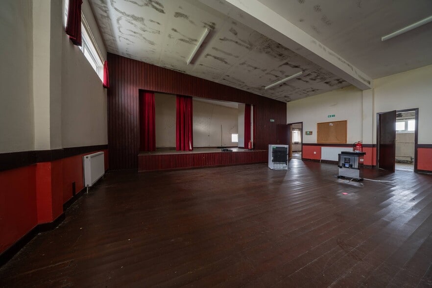 1 Glenmuir Rd, Cumnock for sale - Interior Photo - Image 2 of 2