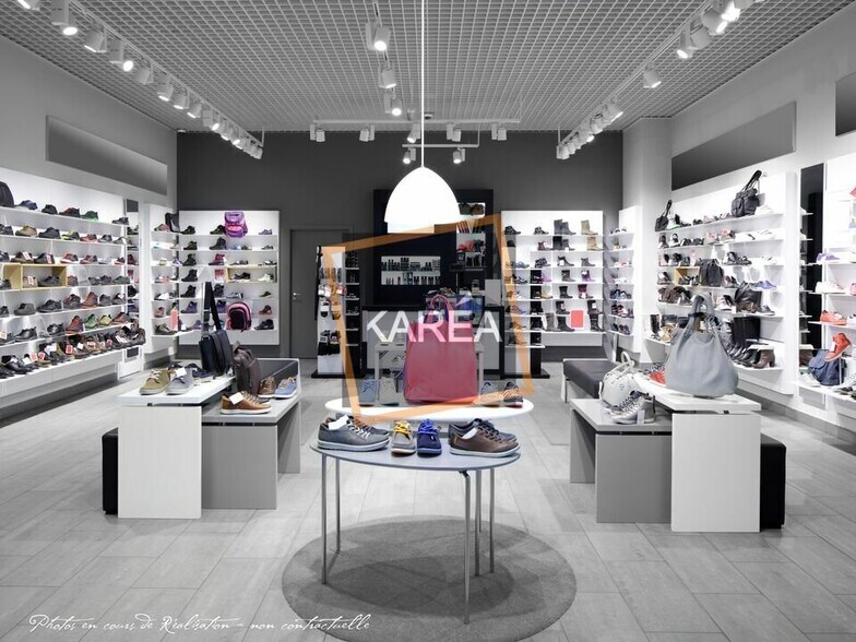 Retail in Bussy-Saint-Georges to rent - Interior Photo - Image 2 of 5