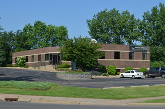 3610 Oakwood Mall Dr, Eau Claire, WI for sale Building Photo- Image 1 of 1