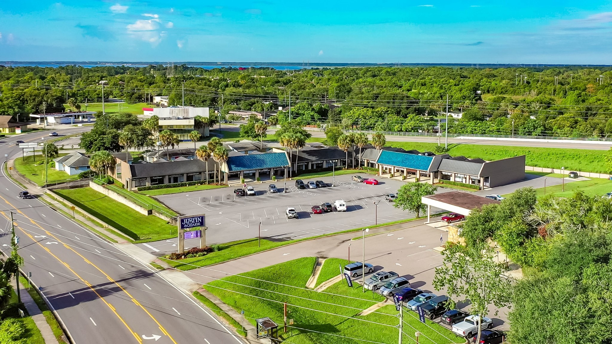 840 Deltona Blvd, Deltona, FL to rent Primary Photo- Image 1 of 7