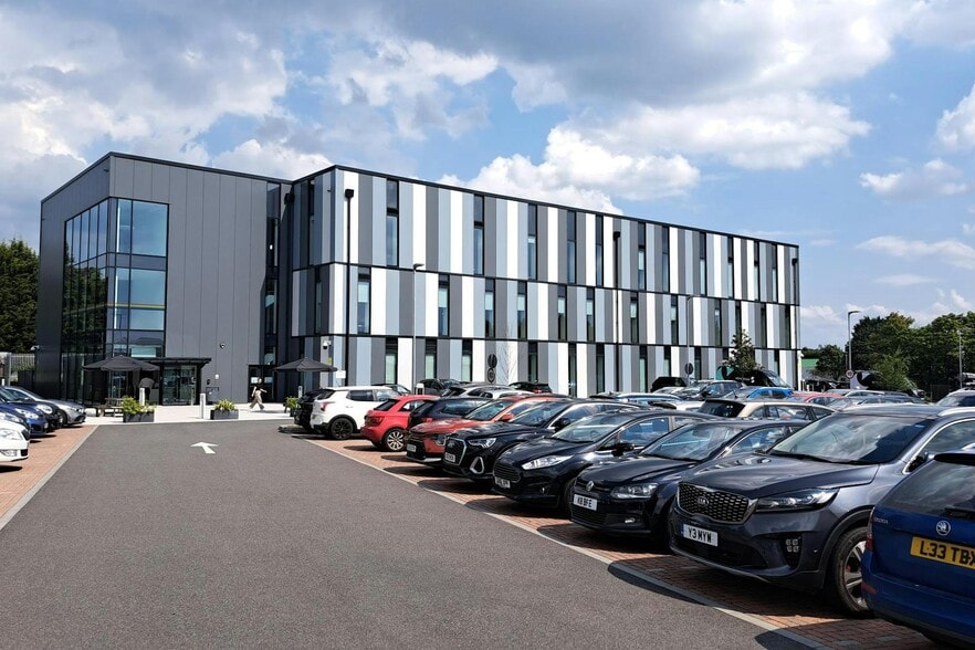 6 Lindenmuth Way, Thatcham to rent - Building Photo - Image 1 of 1