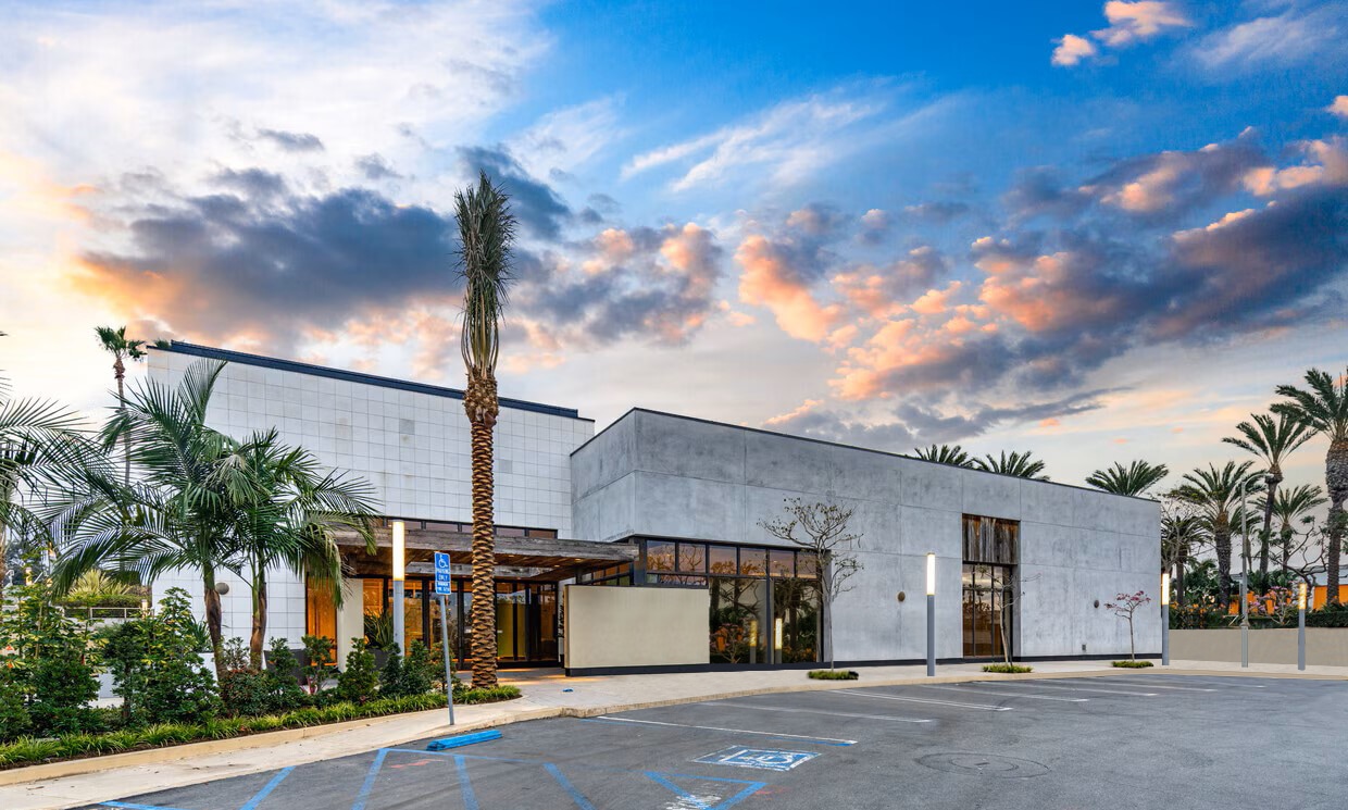 800 S Pacific Coast Hwy, El Segundo, CA to rent Building Photo- Image 1 of 16