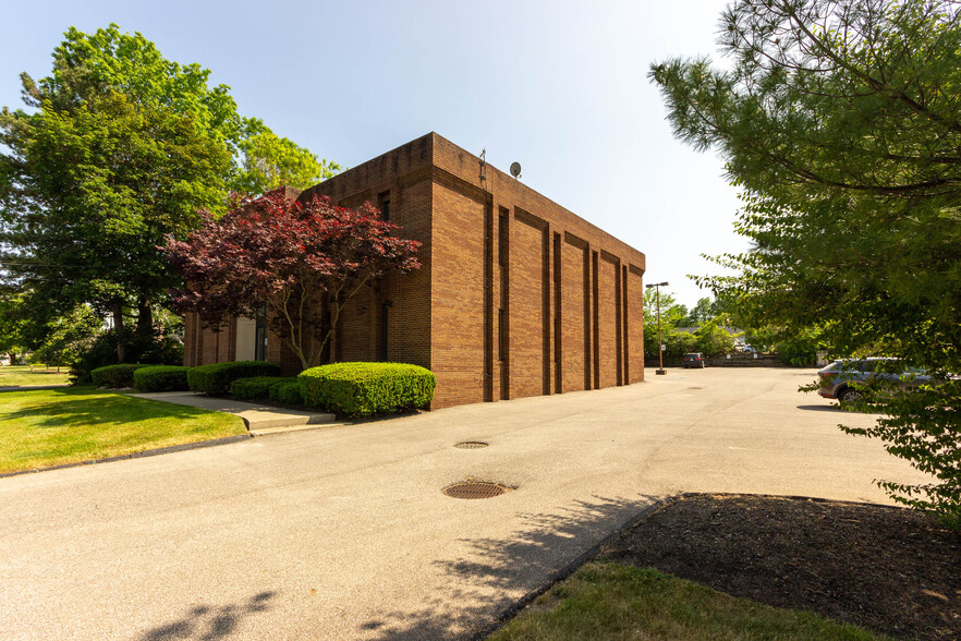 3040 W Market St, Fairlawn, OH for rent - Building Photo - Image 2 of 19