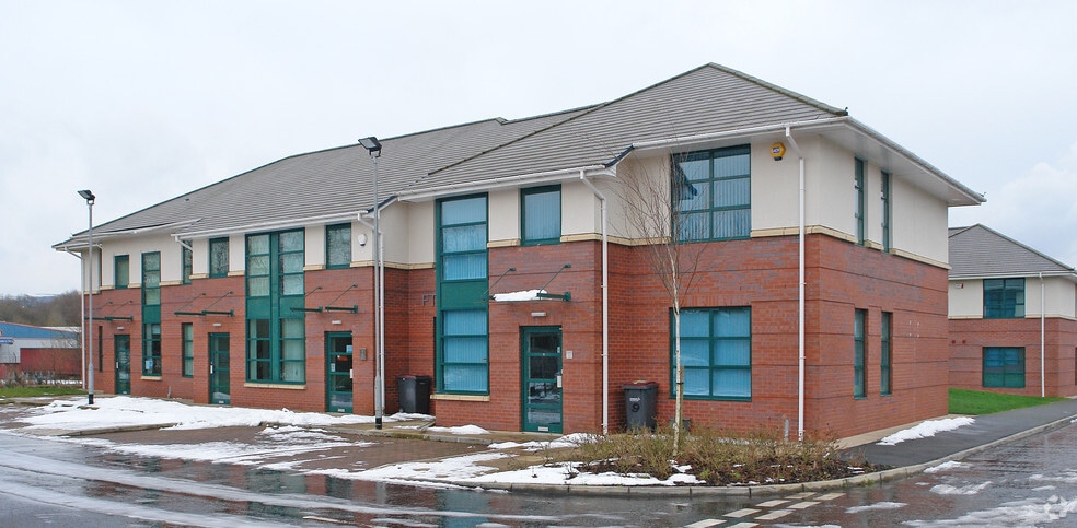 Salmon Fields, Oldham to rent - Building Photo - Image 3 of 5