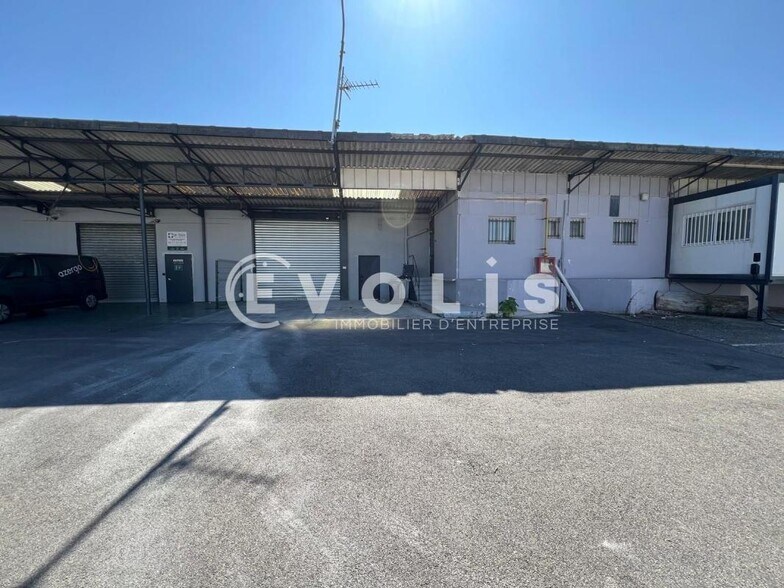 54 Rue Du Champ De L'Orme, Villeurbanne to rent - Building Photo - Image 1 of 9