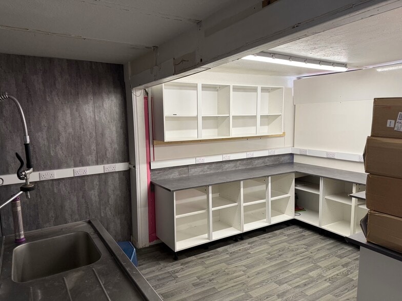 14-16 Stramongate, Kendal to rent - Interior Photo - Image 3 of 6